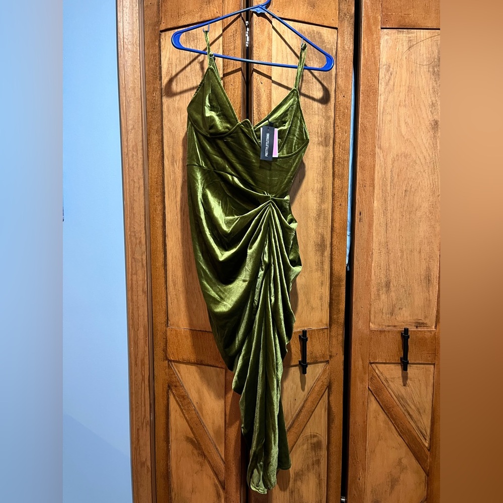 Pretty little thing green velour dress. New with tags. Size 12.